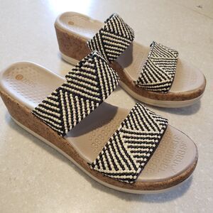 Bzees Women’s 8 Medium Resort Black Ivory Slip On Wedges Shoes Sandals
